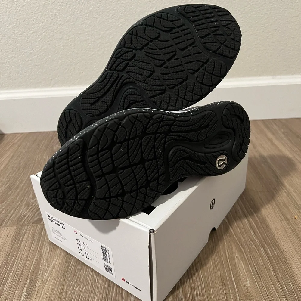 Lululemon Blissfeel running shoes Women's sz 6.5 - Picture 6 of 9